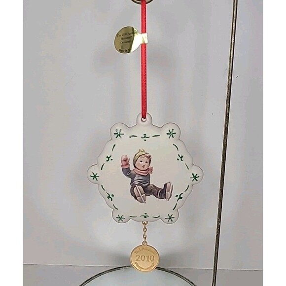 2010 M.J Hummel Skater In Stride Annual Ornament Porcelain Christmas W/box - Picture 1 of 6